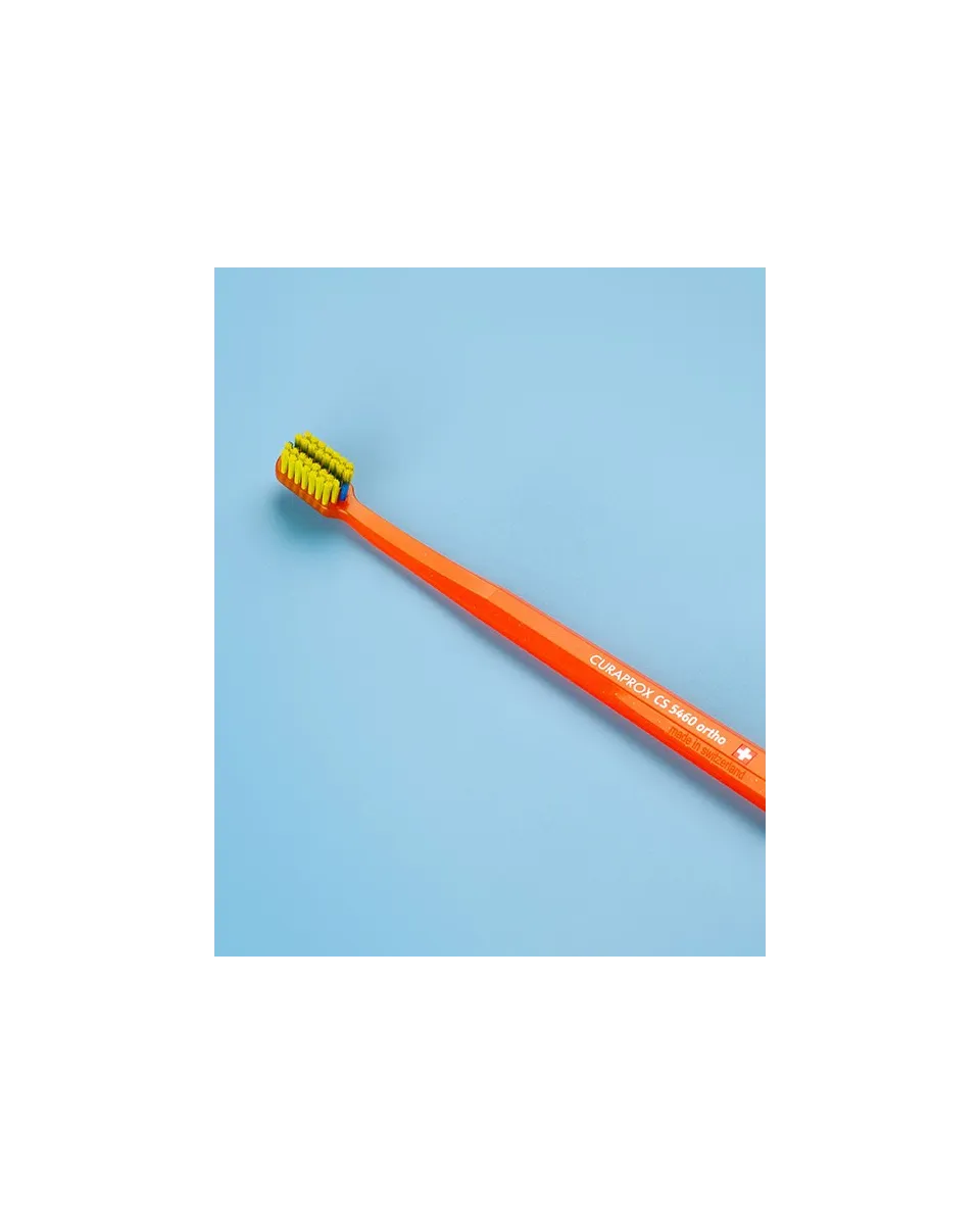 Brosse orthodontique