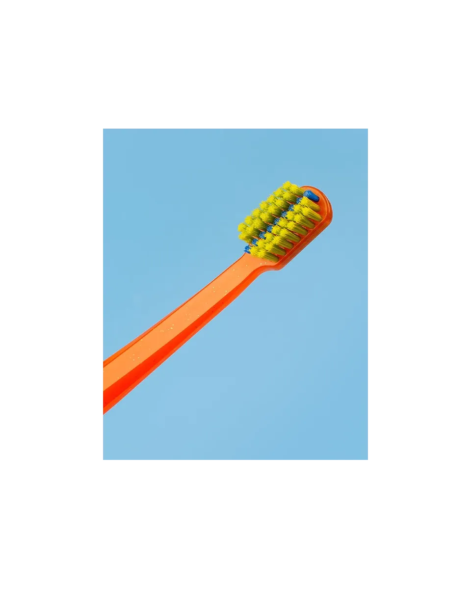 Brosse orthodontique