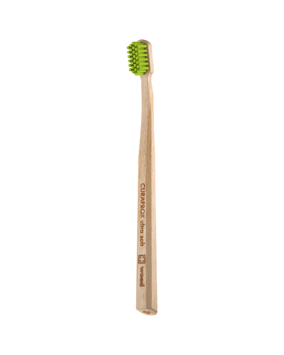 Première brosse à dents en bois Curaprox